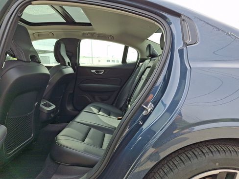 Used 2025 Volvo S60 B5 Core AWD/4WD image 10