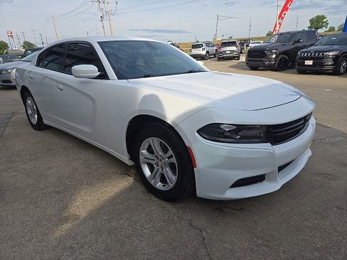 Used 2018 Dodge Charger SXT image 16