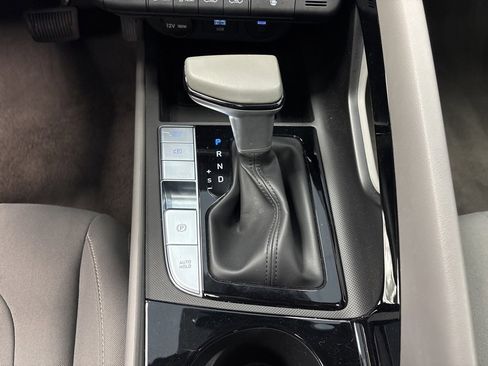 Used 2025 Hyundai Elantra SEL image 34