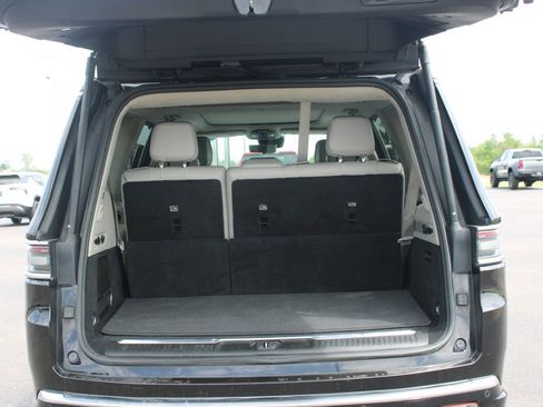 Used 2023 Jeep Grand Wagoneer Series II w/ Flexible Seating Group AWD/4WD image 14