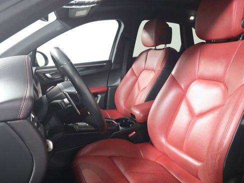 Certified 2019 Porsche Macan S AWD/4WD image 5