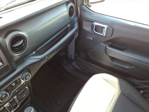 Used 2023 Jeep Gladiator Sport AWD/4WD image 34