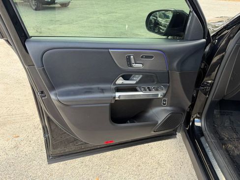 Used 2020 Mercedes-Benz GLB 250 GLB 250 image 13