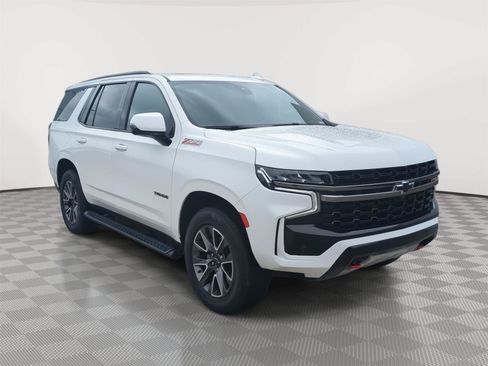 Used 2022 Chevrolet Tahoe Z71 w/ Luxury Package AWD/4WD image 7