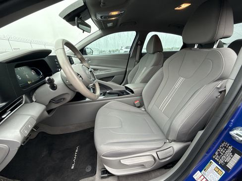 Used 2025 Hyundai Elantra Sport image 13