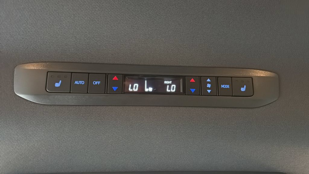 Used 2024 Toyota Sienna Limited AWD/4WD image 21