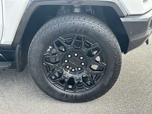 Used 2024 GMC Hummer EV 2X AWD/4WD image 12