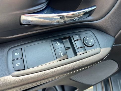 Used 2015 Dodge Grand Caravan SE w/ Quick Order Package 29E SE FWD image 12