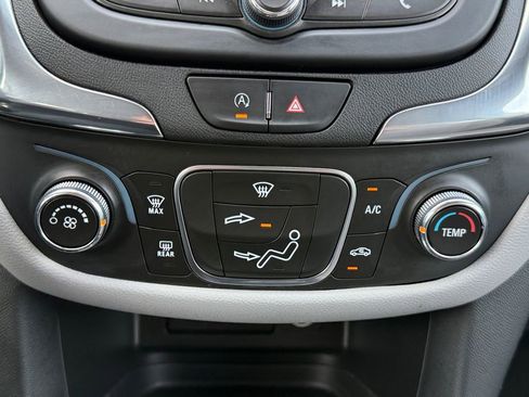 Used 2023 Chevrolet Equinox LS w/ LS Convenience Package FWD image 16