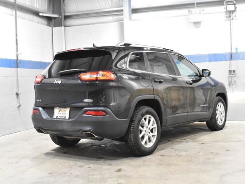 Used 2015 Jeep Cherokee Latitude w/ Cold Weather Group AWD/4WD image 30
