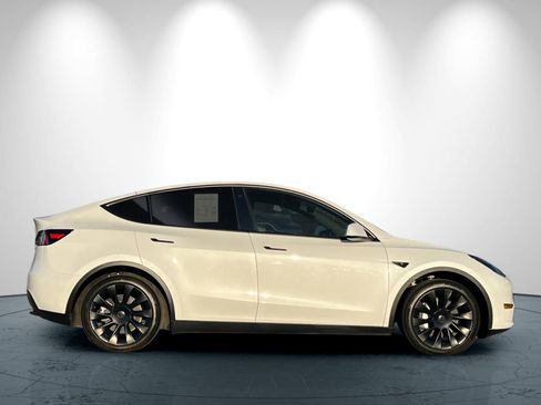 Used 2023 Tesla Model Y Long Range image 3