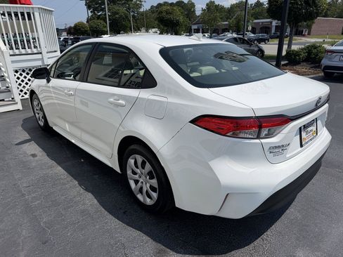 Used 2023 Toyota Corolla LE FWD image 5