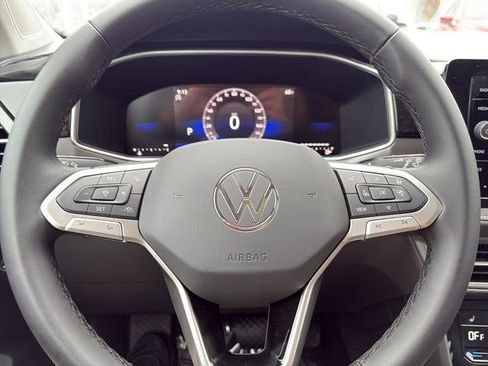 New 2026 Volkswagen Taos SE image 15