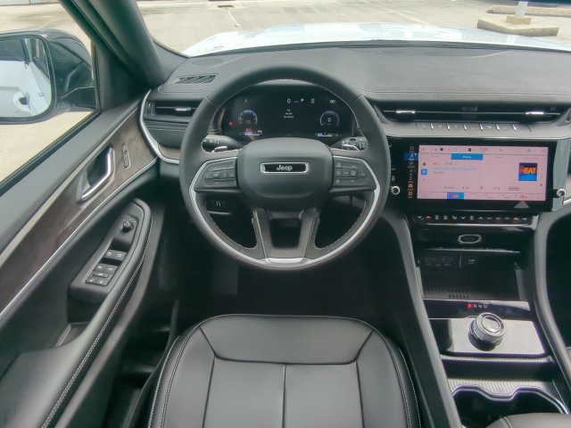 New 2027 Jeep Grand Cherokee Limited RWD image 18