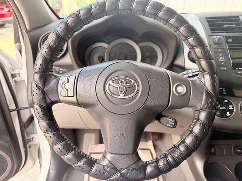 Used 2009 Toyota RAV4 Limited FWD image 14