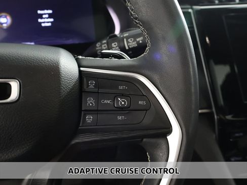 Used 2023 Jeep Grand Cherokee Altitude AWD/4WD image 4