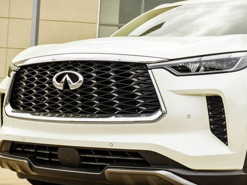Used 2023 INFINITI QX60 Sensory w/ Vision Package AWD/4WD image 2