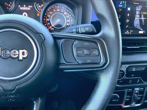 Certified 2024 Jeep Gladiator Sport image 22