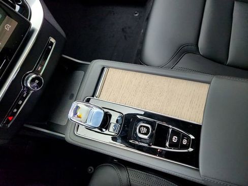 New 2026 Volvo XC90 B6 Plus w/ Protection Package Premier AWD/4WD image 22