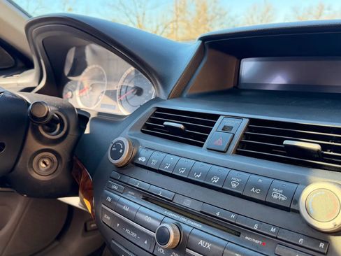 Used 2011 Honda Accord EX image 25