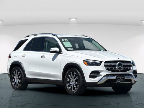 Used 2025 Mercedes-Benz GLE 450e 4MATIC w/ Driver Assistance Package image 9