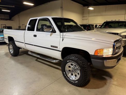 Used 1997 Dodge Ram 2500 Truck 4x4 Club Cab image 1