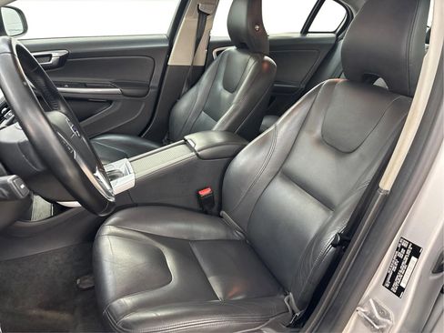 Used 2017 Volvo S60 T5 Inscription image 12