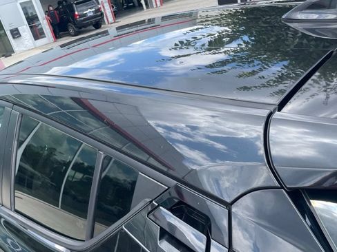 Used 2019 Toyota C-HR XLE FWD image 5