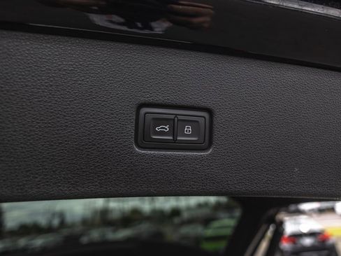 Used 2019 Audi Q8 Premium Plus w/ Premium Plus AWD/4WD image 37