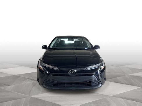 Used 2025 Toyota Corolla LE FWD image 3