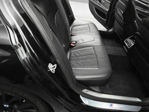 Used 2022 BMW 750i xDrive 750i xDrive w/ M Sport Package image 25