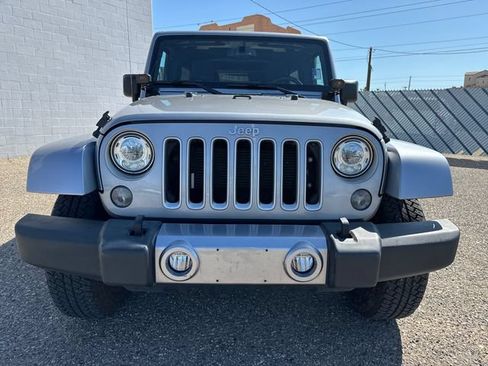 Used 2018 Jeep Wrangler Unlimited Sahara AWD/4WD image 8