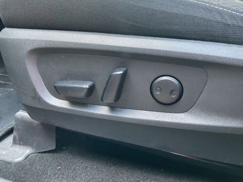 Used 2025 Nissan Pathfinder SV FWD image 11