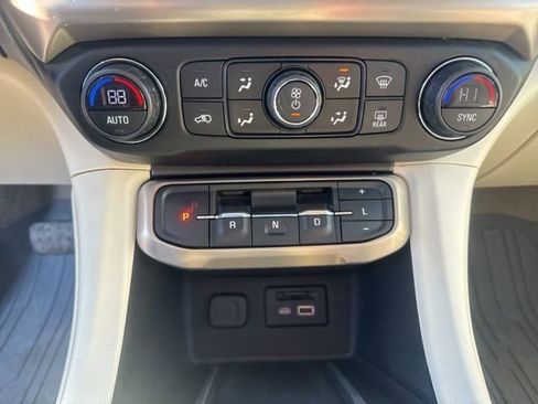 Used 2022 GMC Acadia Denali image 19