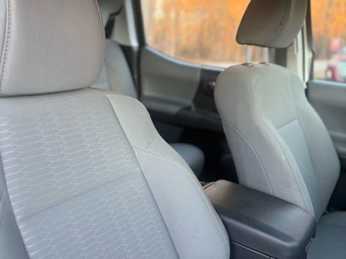 Used 2018 Toyota Tacoma SR image 37
