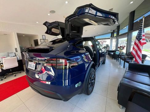Used 2022 Tesla Model X AWD/4WD image 4