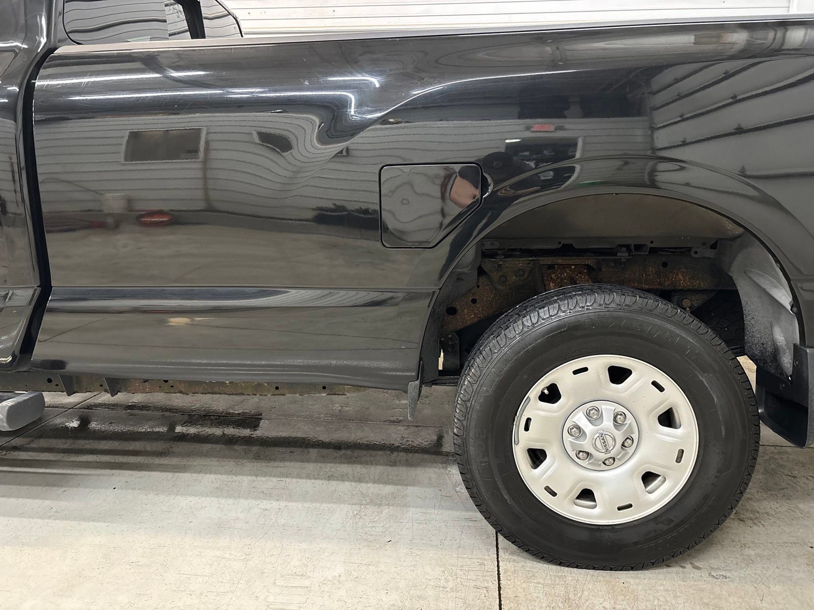 Used 2017 Nissan Titan SV AWD/4WD image 8