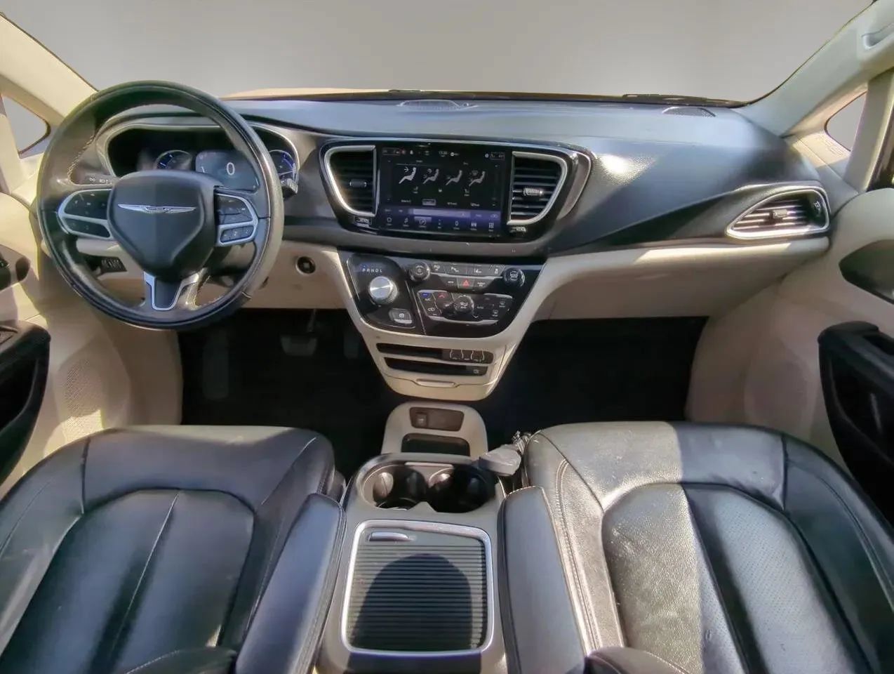 Used 2022 Chrysler Pacifica Touring-L w/ Uconnect Theater Family Group FWD image 21