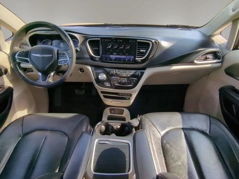 Used 2022 Chrysler Pacifica Touring-L w/ Uconnect Theater Family Group FWD image 21