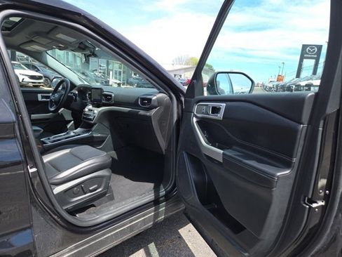 Used 2022 Ford Explorer XLT AWD/4WD image 15