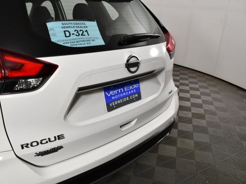 Used 2017 Nissan Rogue S AWD/4WD image 15
