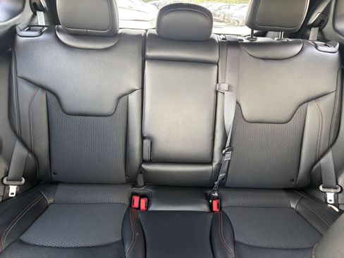 Used 2025 Jeep Compass Trailhawk AWD/4WD image 36