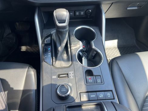 Used 2021 Toyota Highlander XSE AWD/4WD image 19