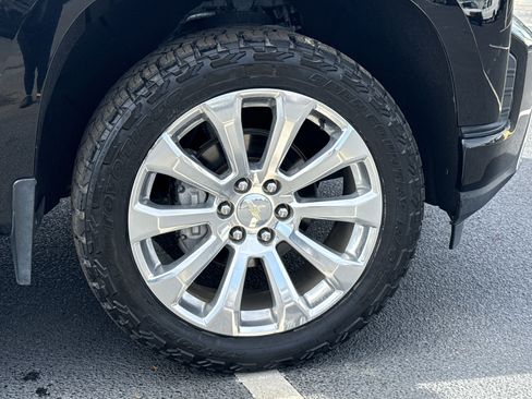 Used 2020 Chevrolet Silverado 1500 High Country w/ Technology Package image 24