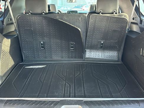 Used 2022 Chevrolet Suburban LT w/ LT Signature Package AWD/4WD image 32