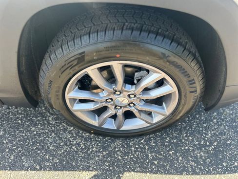 Used 2024 GMC Terrain SLT AWD/4WD image 41