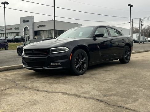 Used 2023 Dodge Charger SXT w/ Blacktop Package image 2