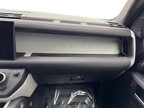 Used 2025 Land Rover Defender 110 S image 56