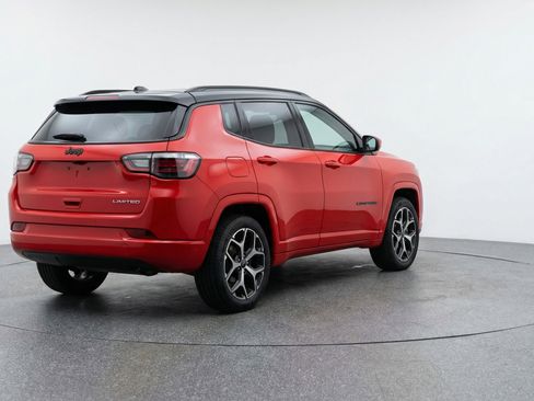 Used 2025 Jeep Compass Limited image 9