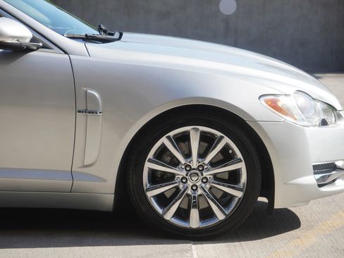 Used 2011 Jaguar XF Premium RWD image 25
